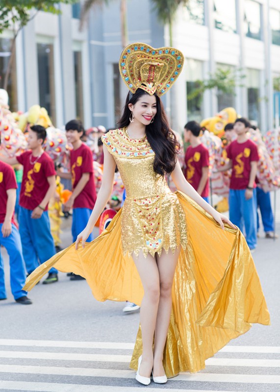 Pham Huong long lay tai Carnaval duong pho Quang Binh-Hinh-2